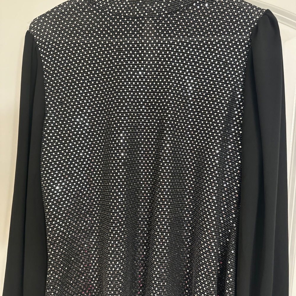 Beautiful blouse - Picture 2 of 3
